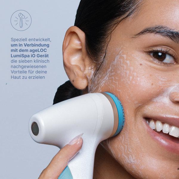 LumiSpa iO und activating cleanser sind eine einheit
