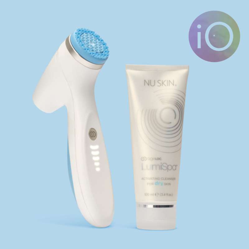 LumiSpa iO avec Activating Cleanser pour les peaux sèches